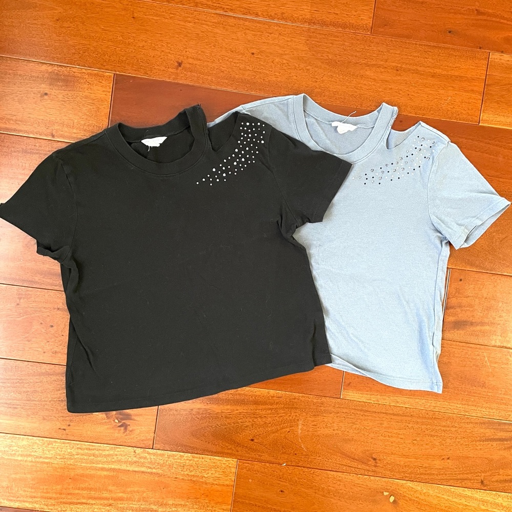 Aeropostale Bundle of 2 Cropped Shirts cutout shoulder black gray layering XS